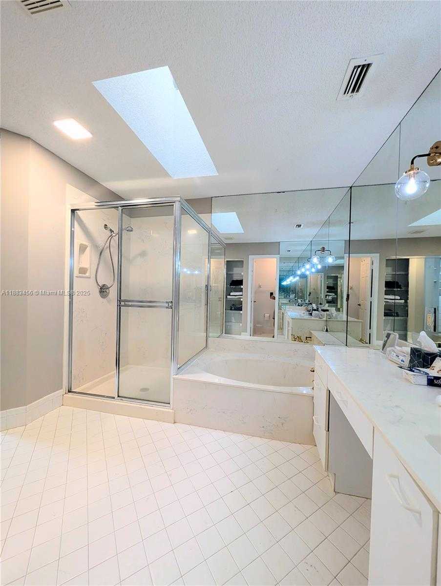 Small Image of 10330 NORTH WEST 12TH PL, Plantation Number 9