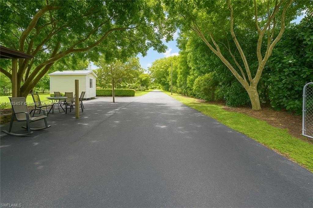 Small Image of 2560 2ND ST NE, Naples Number 15