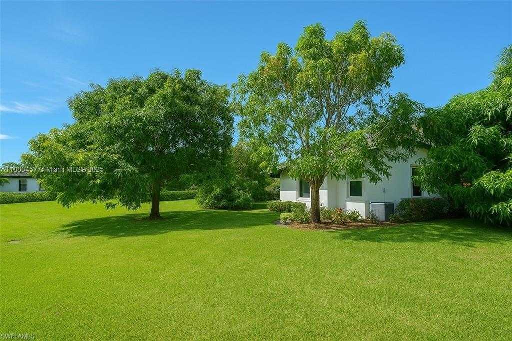 Small Image of 2560 2ND ST NE, Naples Number 16