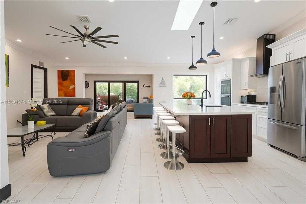 Small Image of 2560 2ND ST NE, Naples Number 18