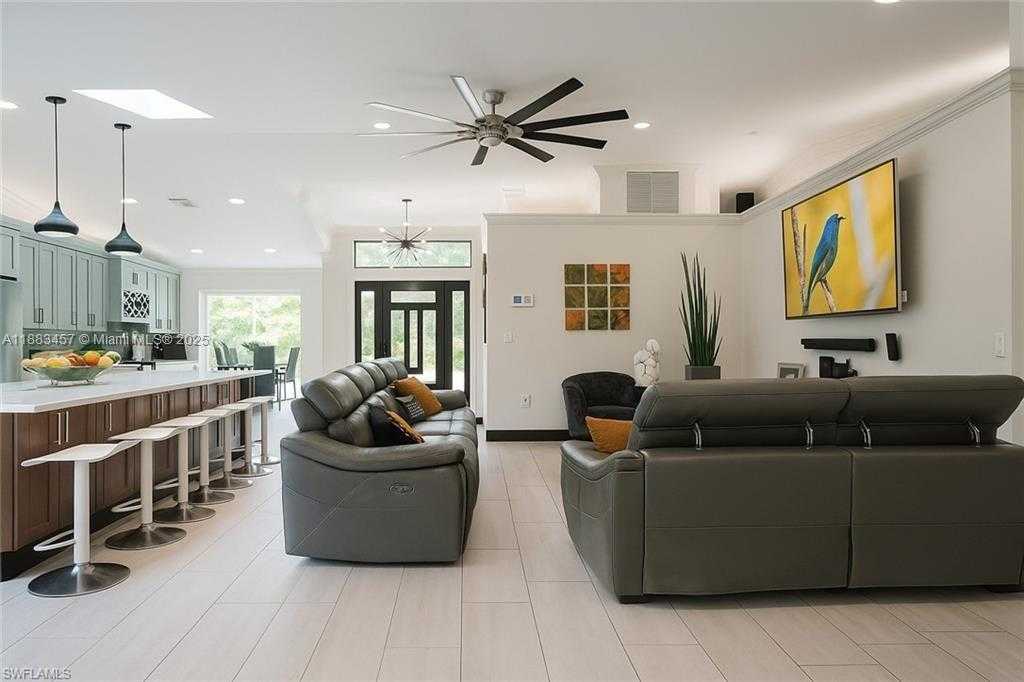 Small Image of 2560 2ND ST NE, Naples Number 20