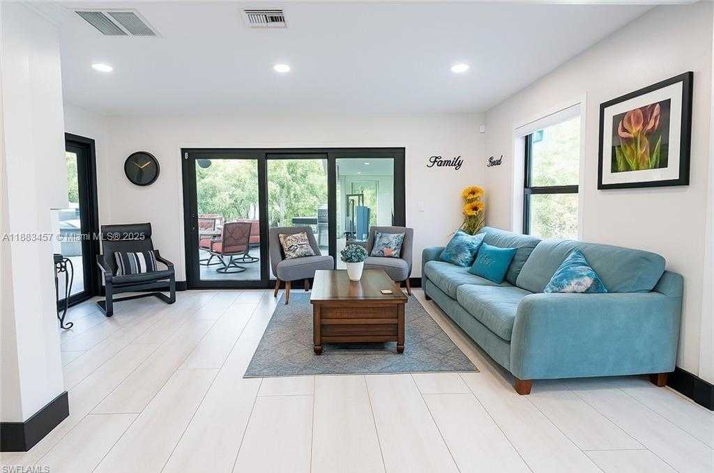 Small Image of 2560 2ND ST NE, Naples Number 21