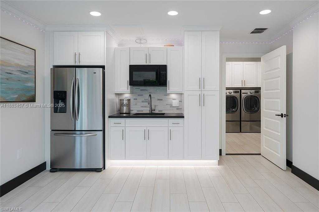 Small Image of 2560 2ND ST NE, Naples Number 22