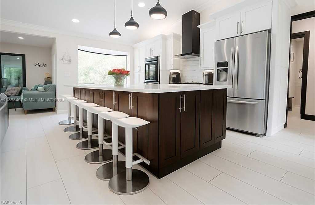 Small Image of 2560 2ND ST NE, Naples Number 23
