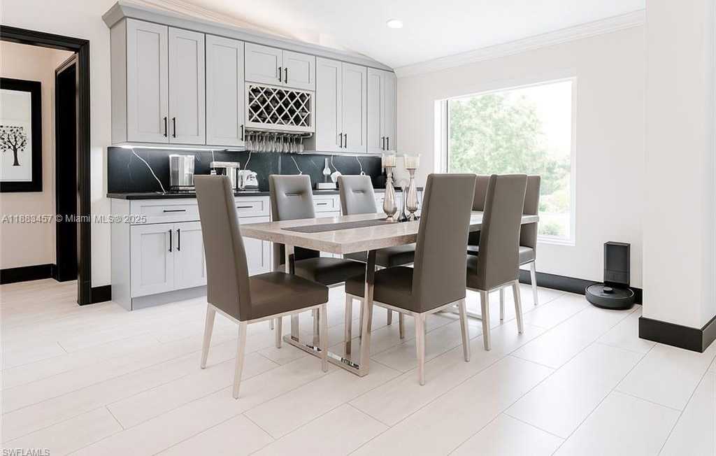 Small Image of 2560 2ND ST NE, Naples Number 24
