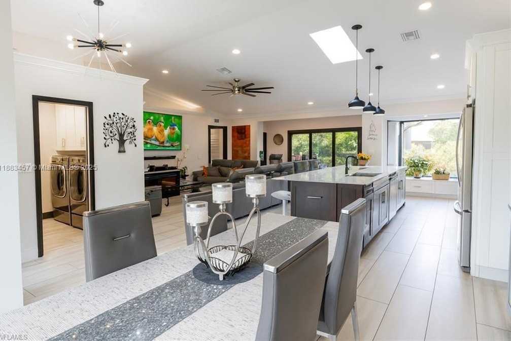 Small Image of 2560 2ND ST NE, Naples Number 25