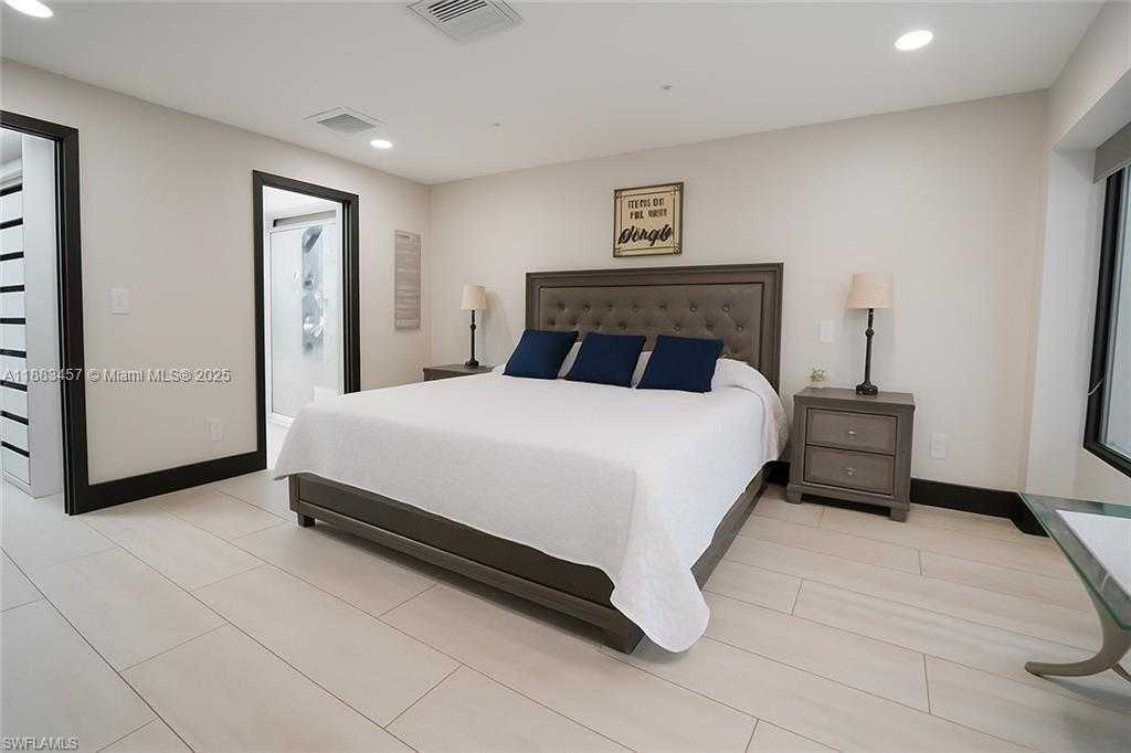 Small Image of 2560 2ND ST NE, Naples Number 27