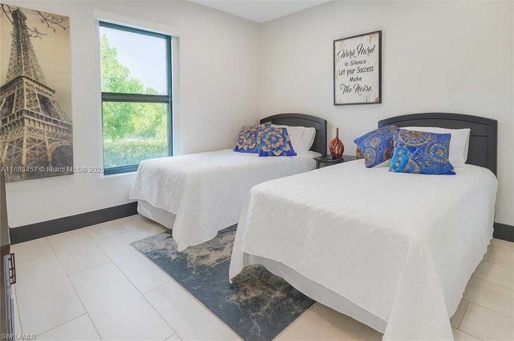 Small Image of 2560 2ND ST NE, Naples Number 30