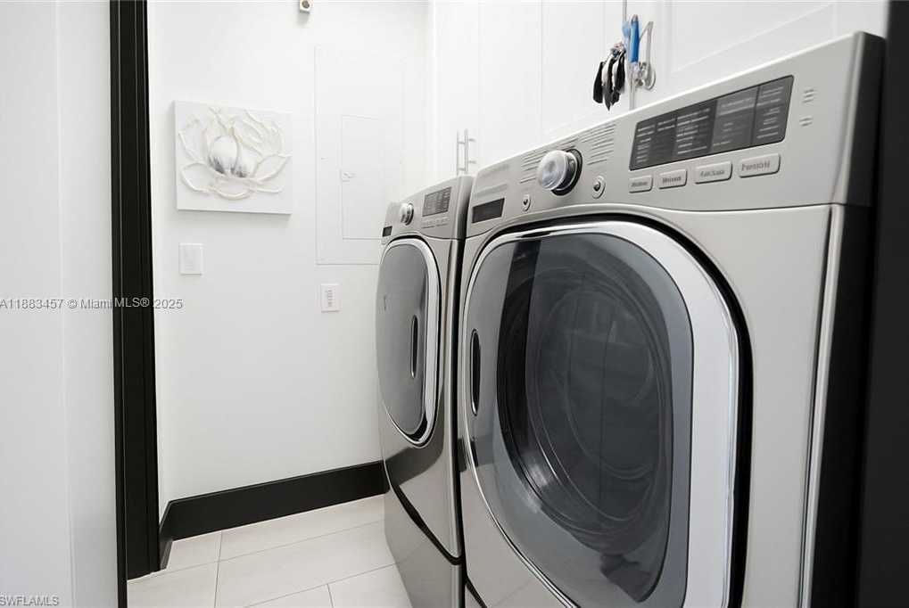 Small Image of 2560 2ND ST NE, Naples Number 33