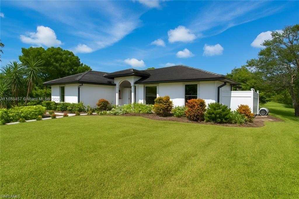 Small Image of 2560 2ND ST NE, Naples Number 7