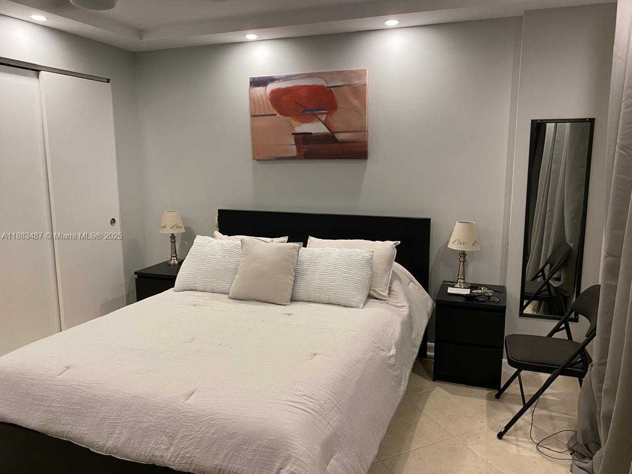 Small Image of 401 OCEAN DR #909, Miami Beach Number 7
