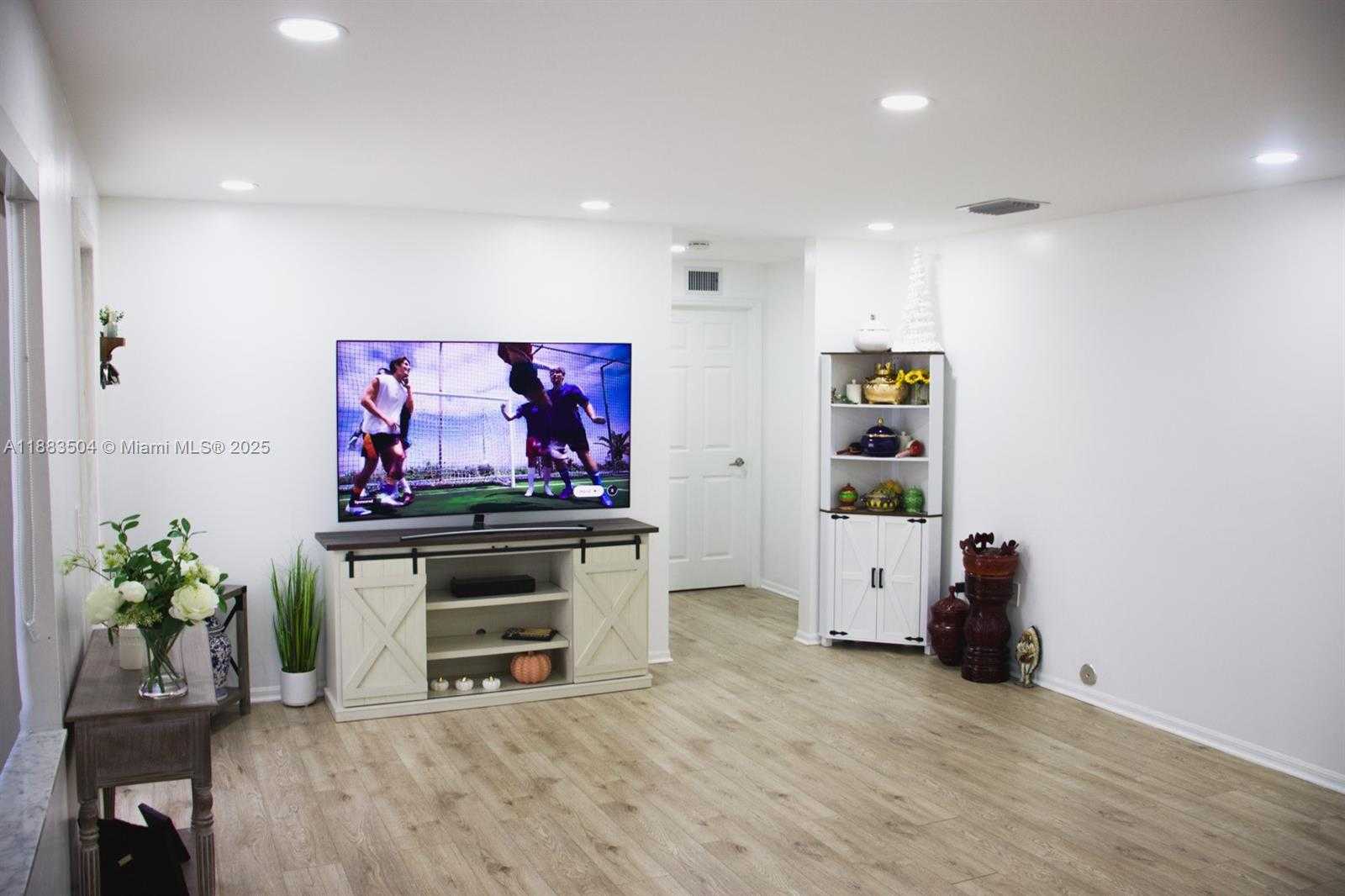 Small Image of 25760 SOUTH WEST 127TH CT, Homestead Number 12