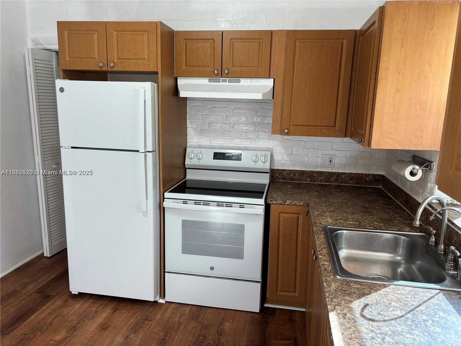 Small Image of 1842 FUNSTON ST #1-2, Hollywood Number 11