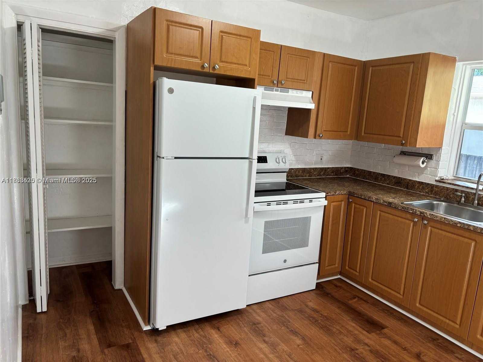 Small Image of 1842 FUNSTON ST #1-2, Hollywood Number 12