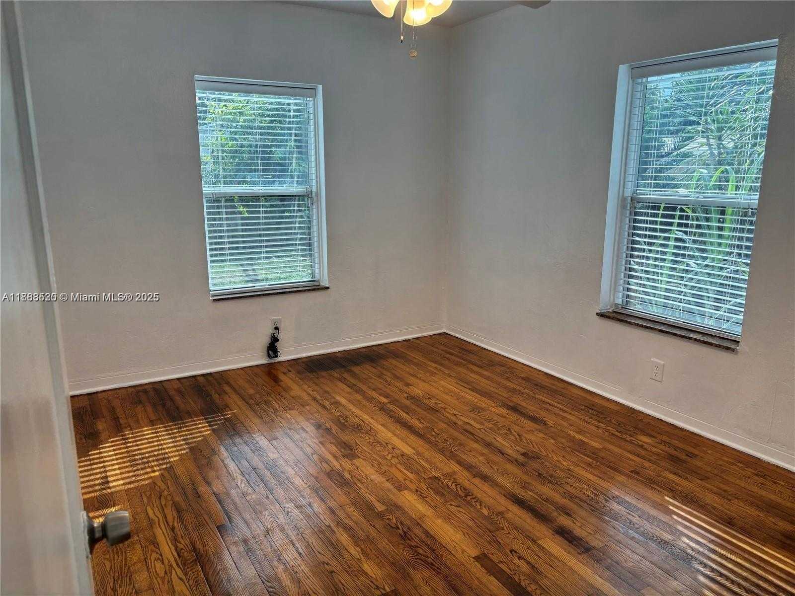 Small Image of 1842 FUNSTON ST #1-2, Hollywood Number 17