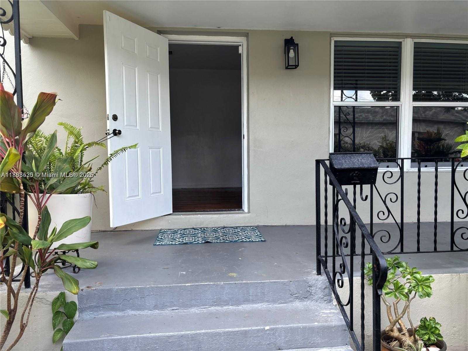 Small Image of 1842 FUNSTON ST #1-2, Hollywood Number 2