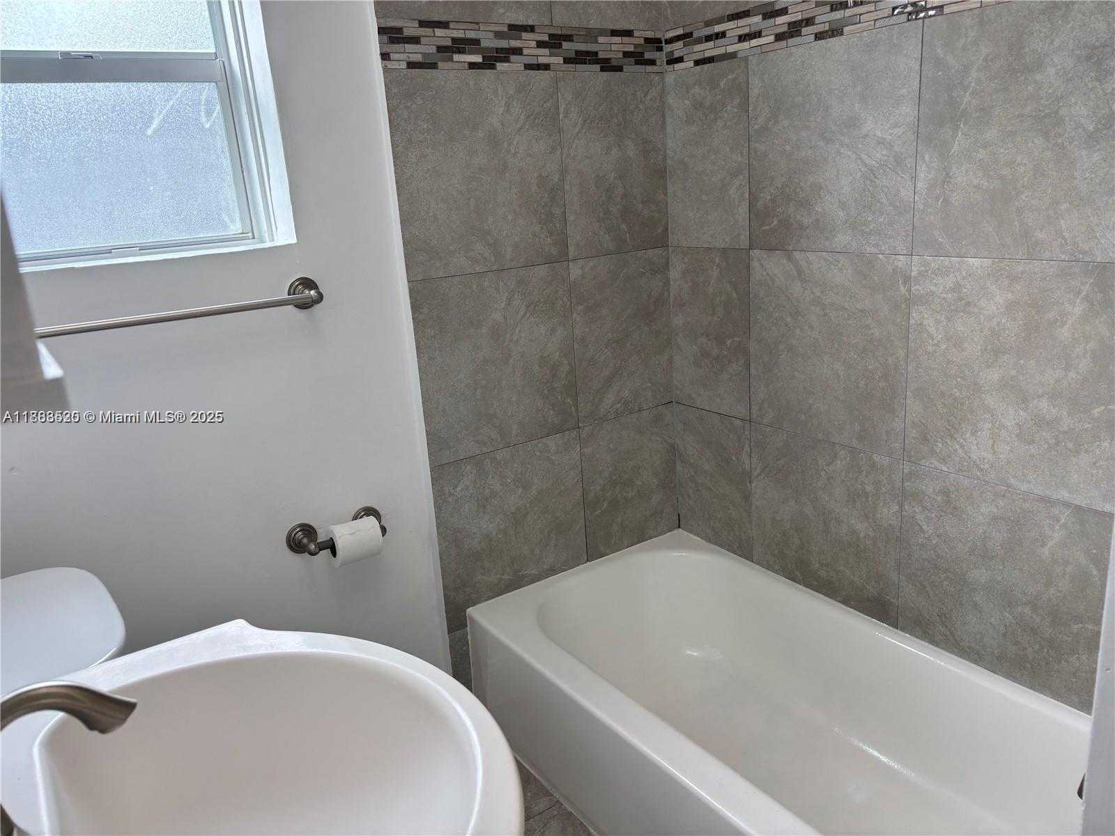 Small Image of 1842 FUNSTON ST #1-2, Hollywood Number 21