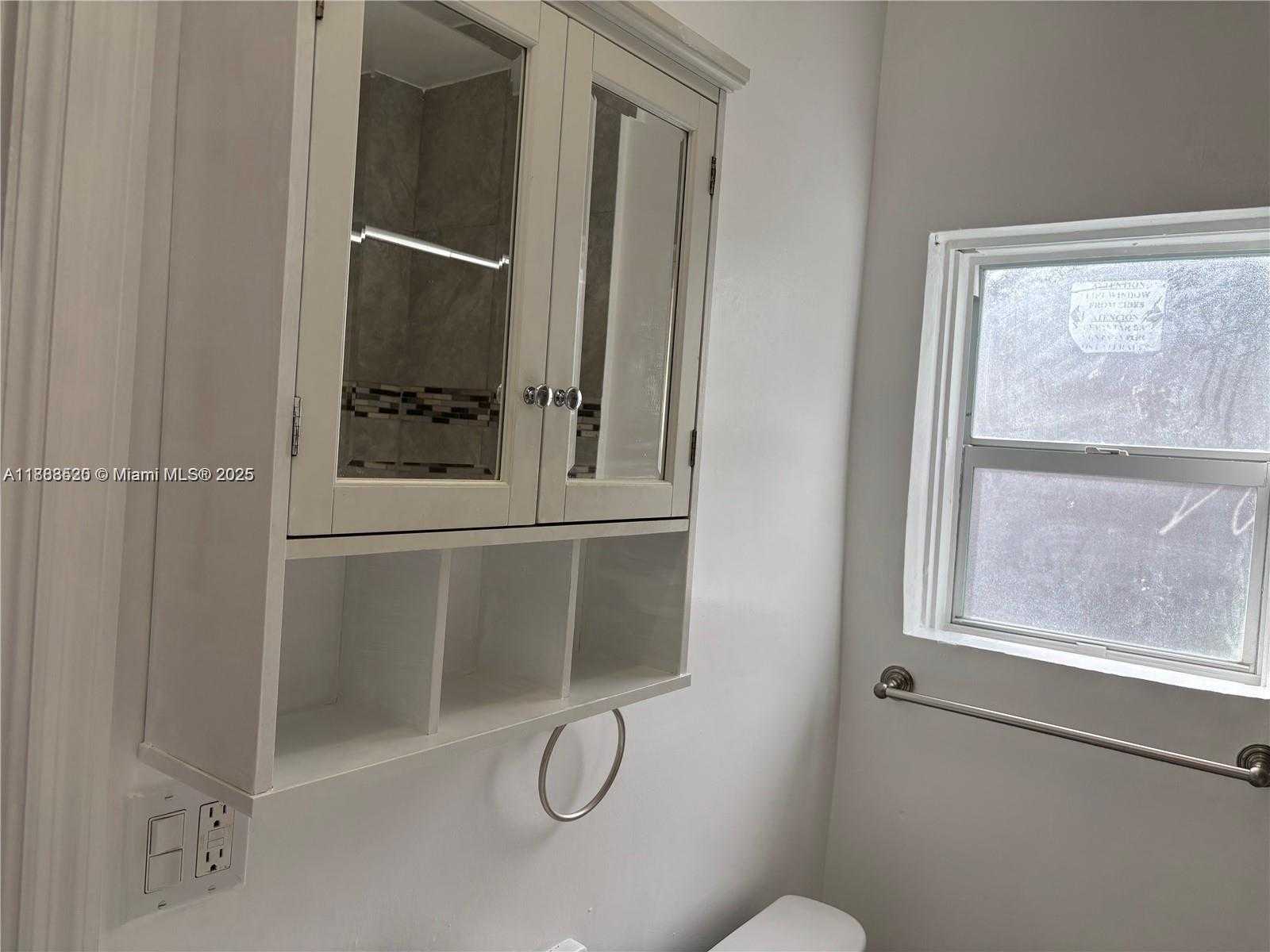 Small Image of 1842 FUNSTON ST #1-2, Hollywood Number 22