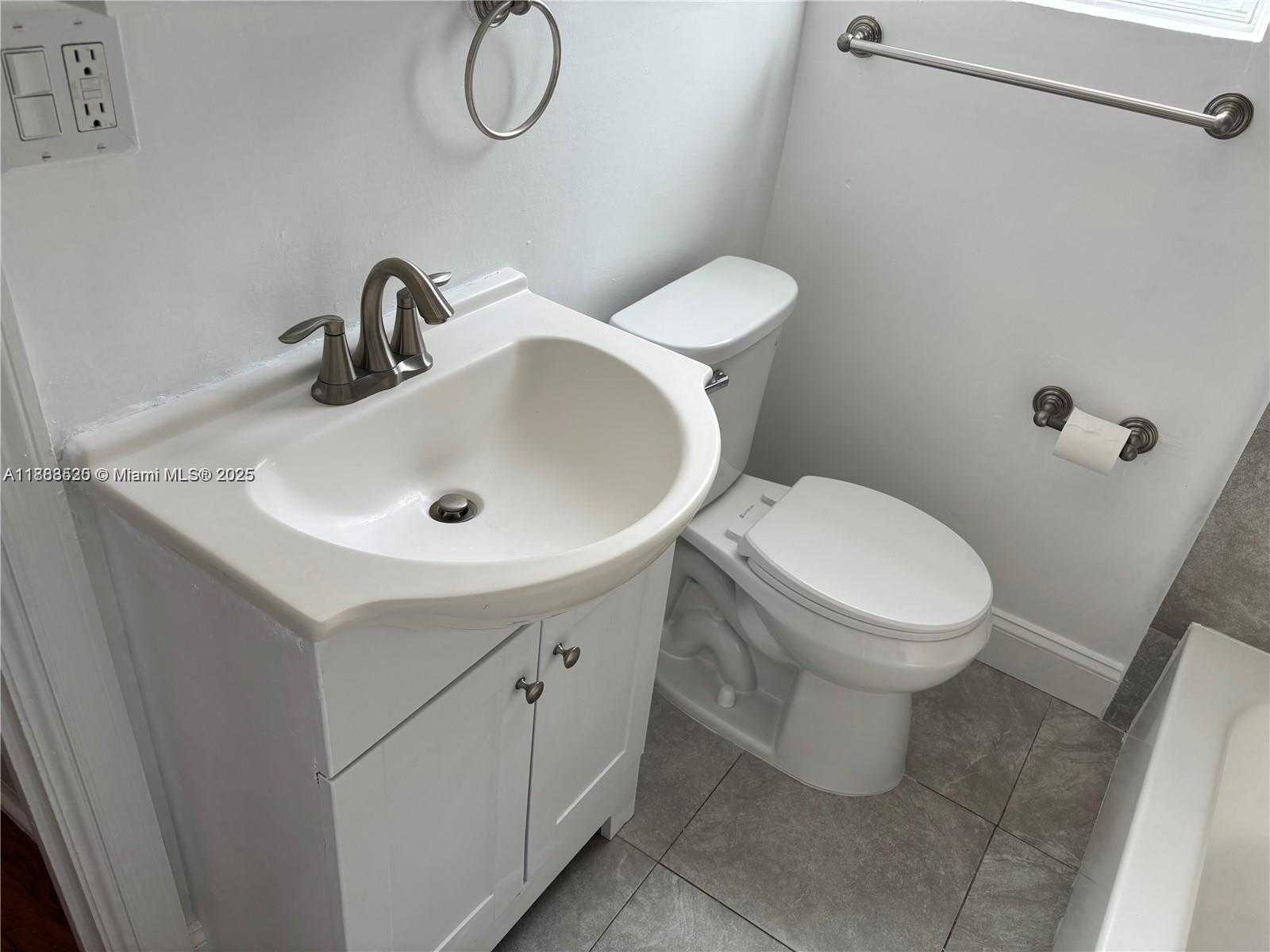 Small Image of 1842 FUNSTON ST #1-2, Hollywood Number 27