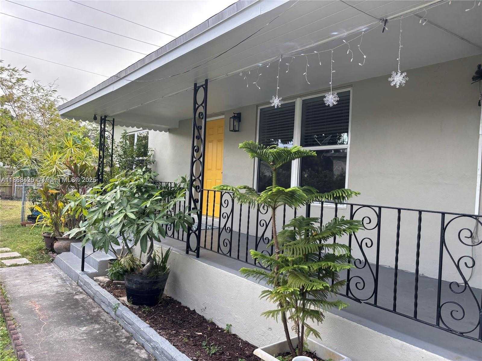 Small Image of 1842 FUNSTON ST #1-2, Hollywood Number 28