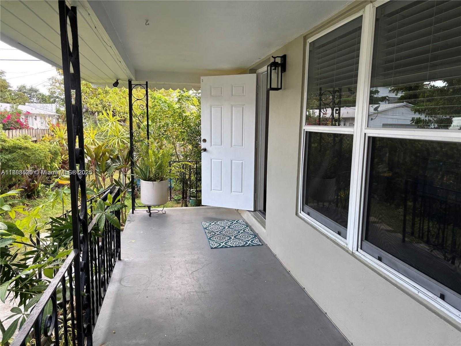 Small Image of 1842 FUNSTON ST #1-2, Hollywood Number 3