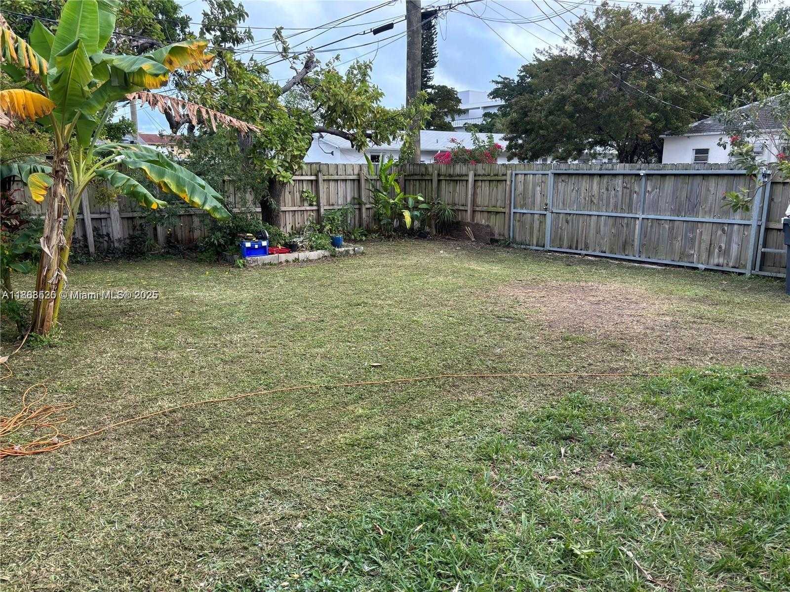 Small Image of 1842 FUNSTON ST #1-2, Hollywood Number 30