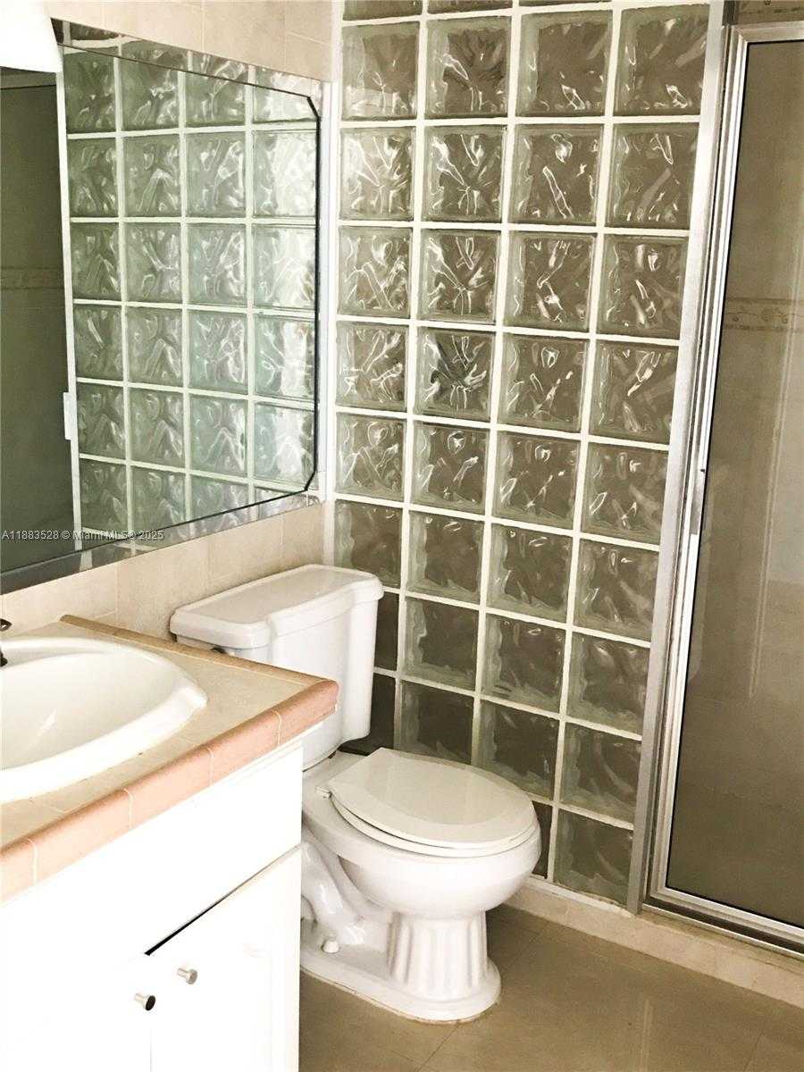 Small Image of 2642 COLLINS AVE #406, Miami Beach Number 10