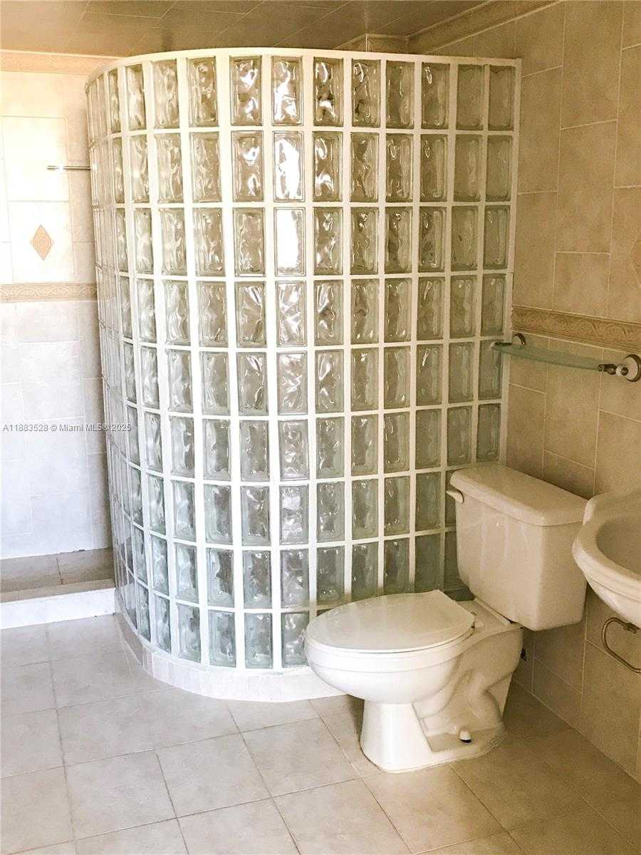 Small Image of 2642 COLLINS AVE #406, Miami Beach Number 11