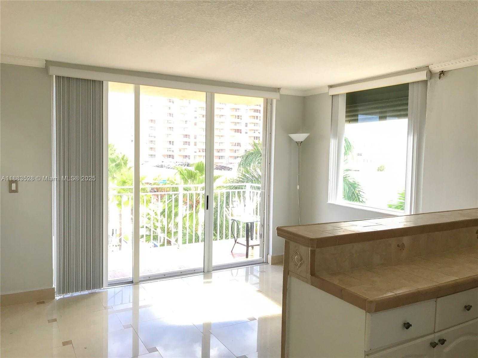 Small Image of 2642 COLLINS AVE #406, Miami Beach Number 2