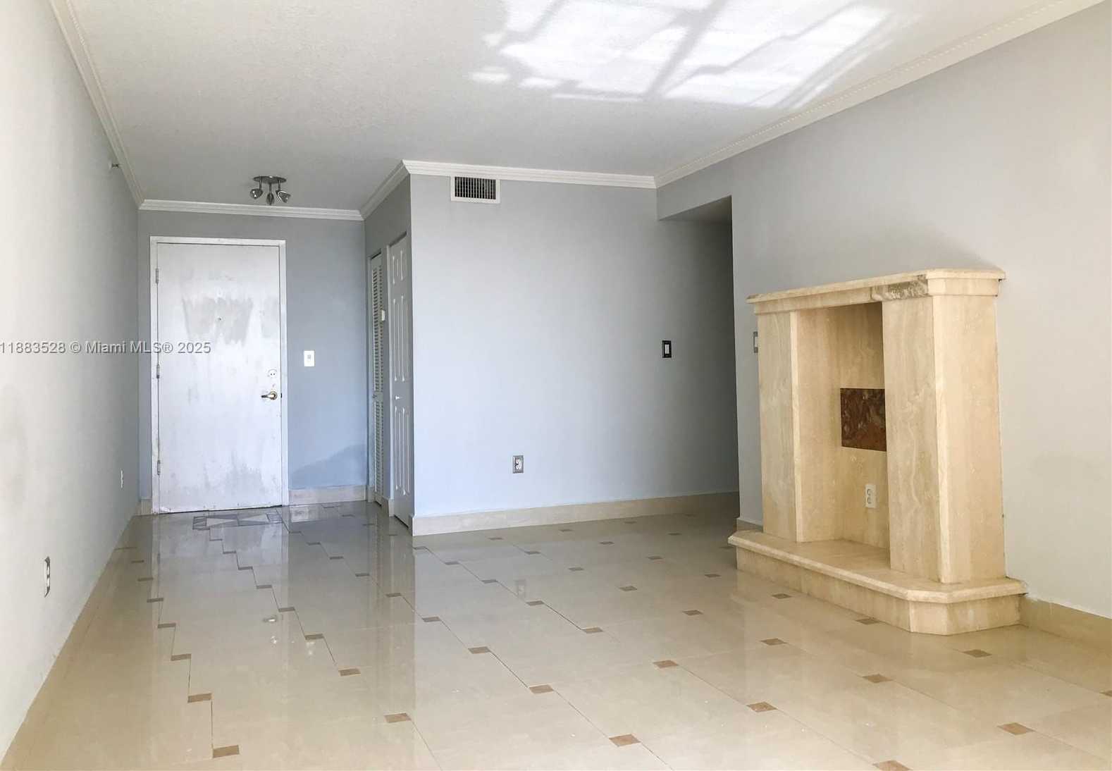 Small Image of 2642 COLLINS AVE #406, Miami Beach Number 3