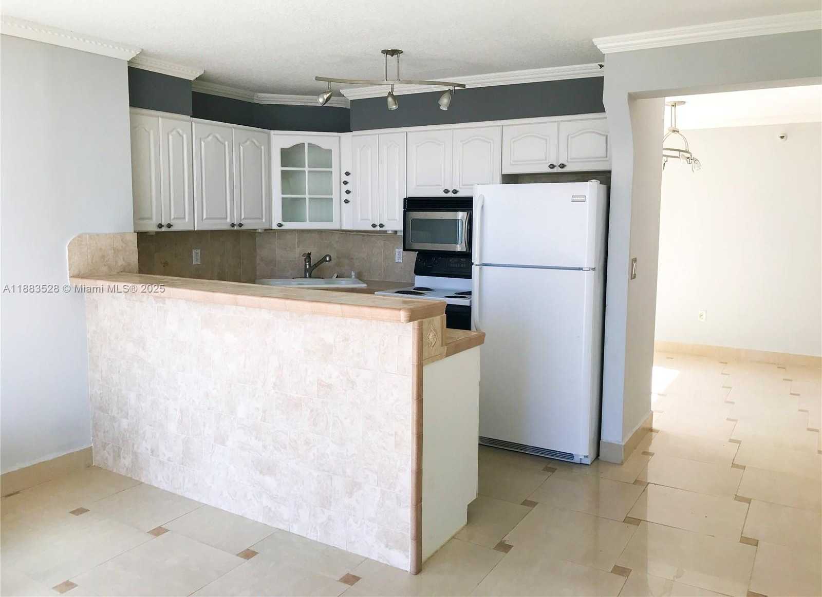 Small Image of 2642 COLLINS AVE #406, Miami Beach Number 5
