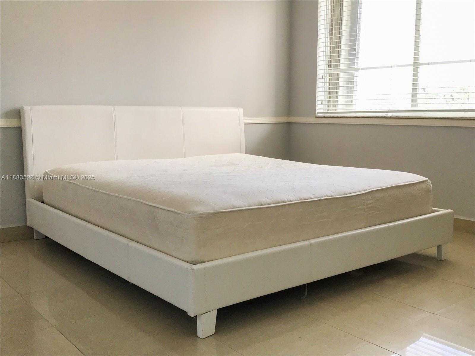 Small Image of 2642 COLLINS AVE #406, Miami Beach Number 6