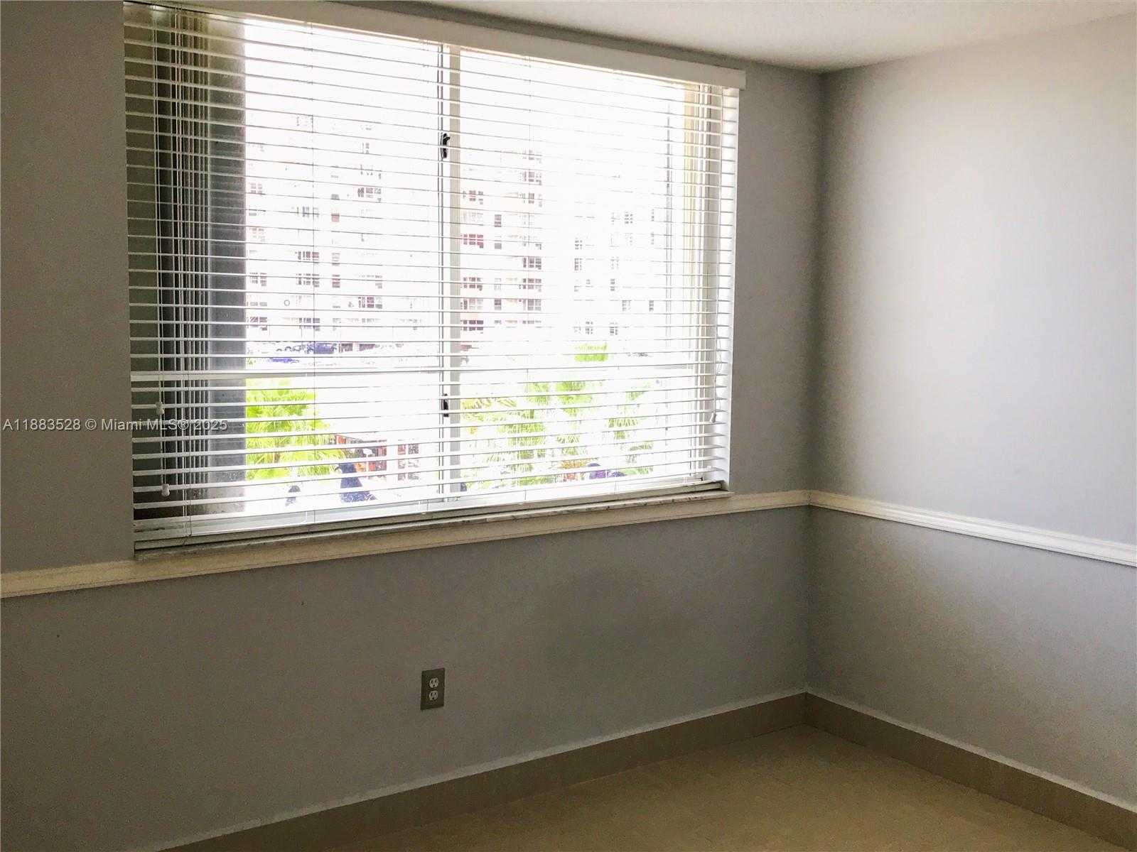 Small Image of 2642 COLLINS AVE #406, Miami Beach Number 7
