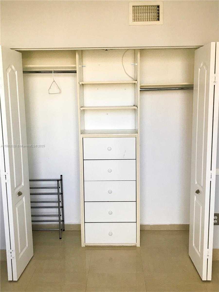 Small Image of 2642 COLLINS AVE #406, Miami Beach Number 8