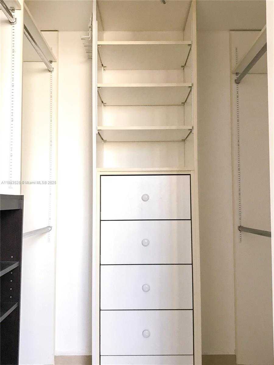 Small Image of 2642 COLLINS AVE #406, Miami Beach Number 9
