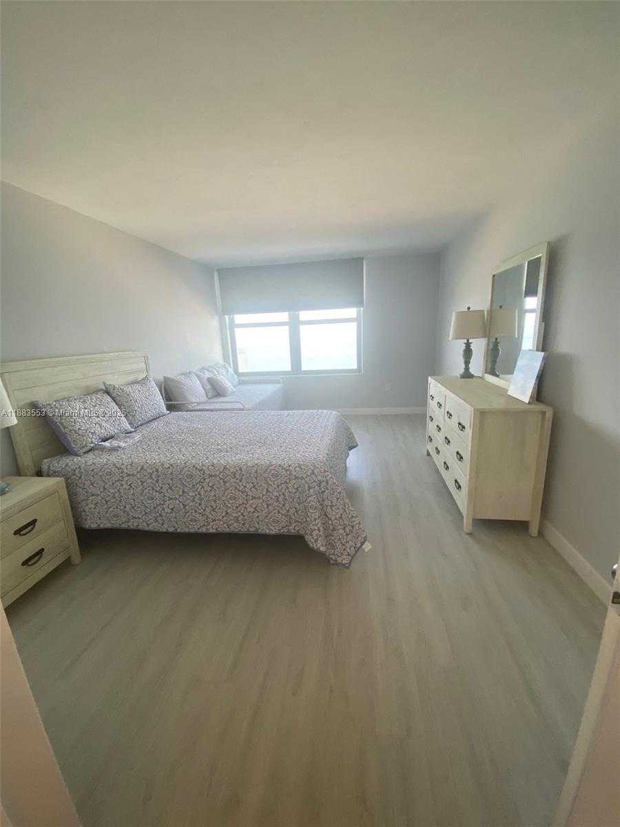 Small Image of 2899 COLLINS AVE #1743, Miami Beach Number 11