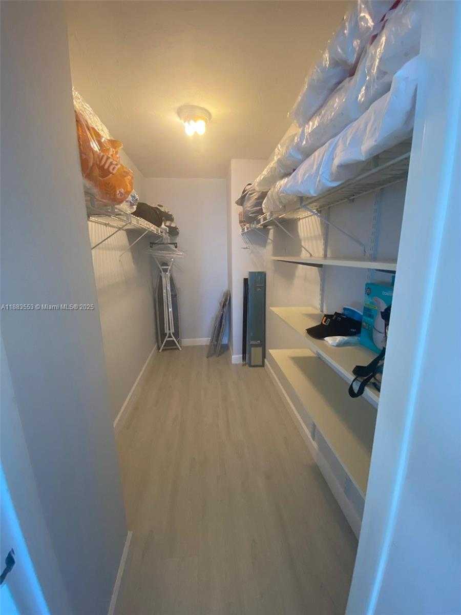 Small Image of 2899 COLLINS AVE #1743, Miami Beach Number 12