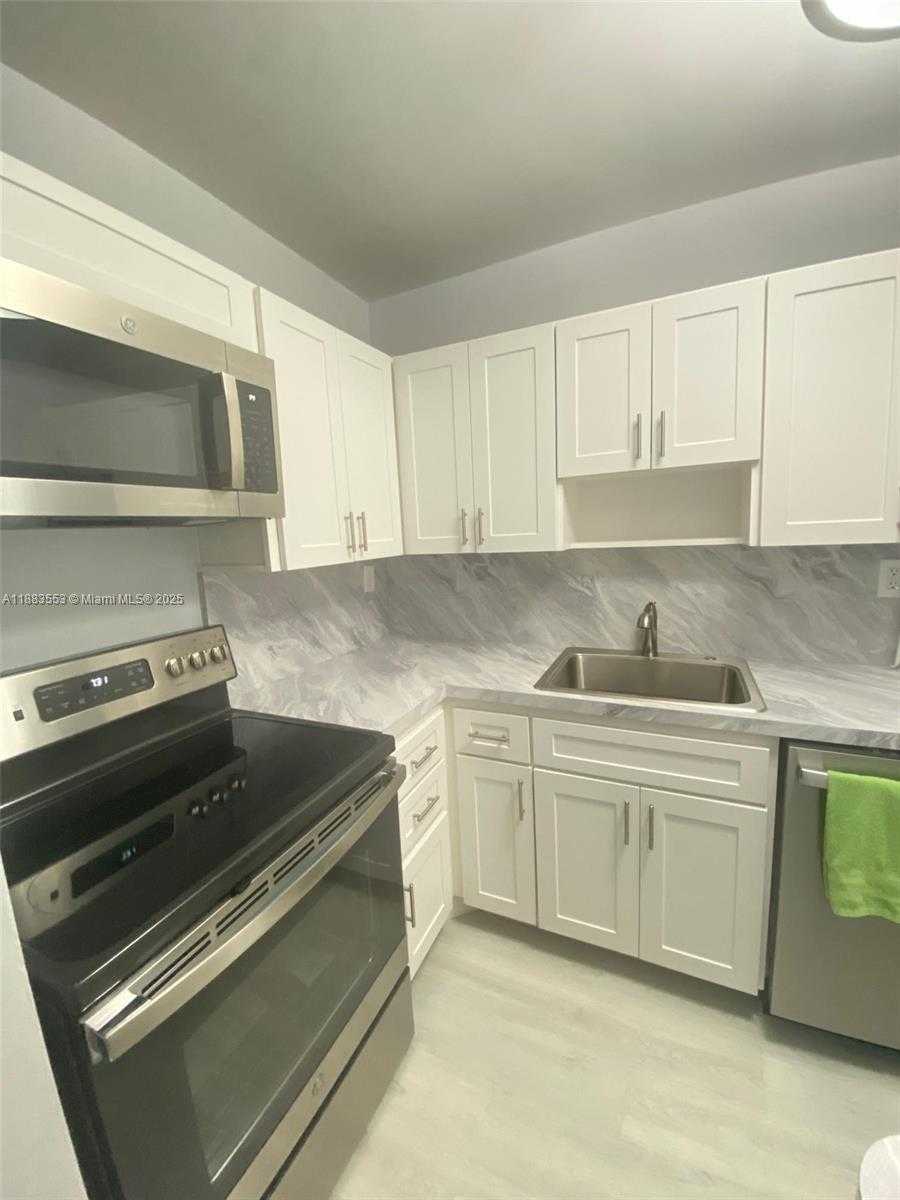 Small Image of 2899 COLLINS AVE #1743, Miami Beach Number 15