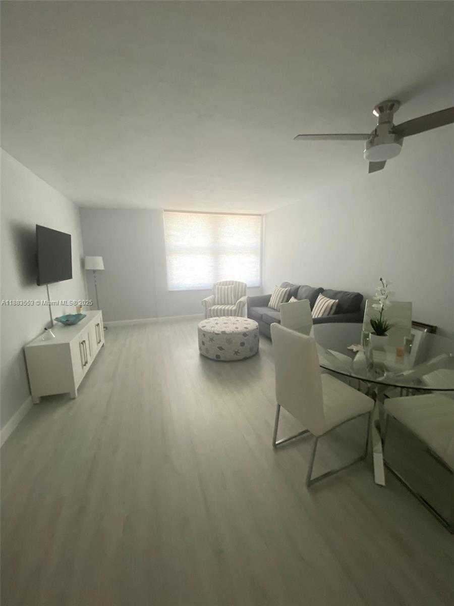 Small Image of 2899 COLLINS AVE #1743, Miami Beach Number 16