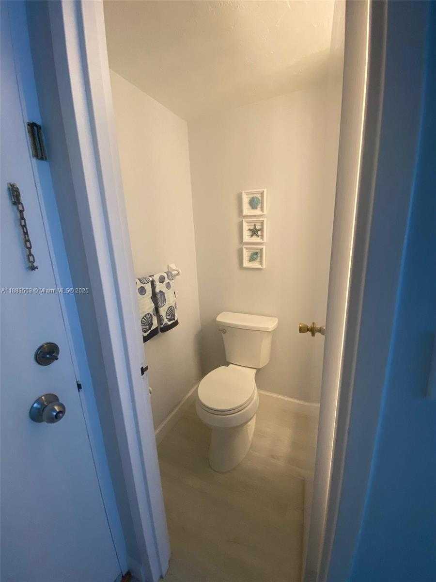 Small Image of 2899 COLLINS AVE #1743, Miami Beach Number 17