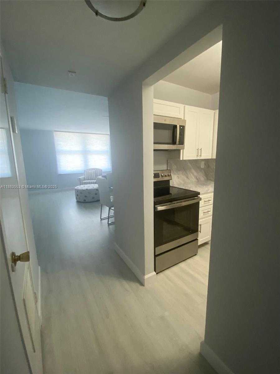 Small Image of 2899 COLLINS AVE #1743, Miami Beach Number 19