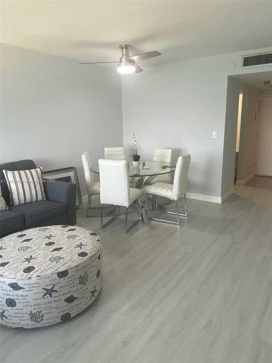 Small Image of 2899 COLLINS AVE #1743, Miami Beach Number 2