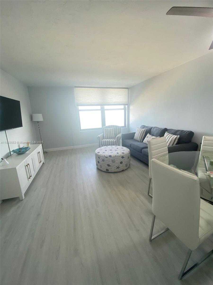 Small Image of 2899 COLLINS AVE #1743, Miami Beach Number 20