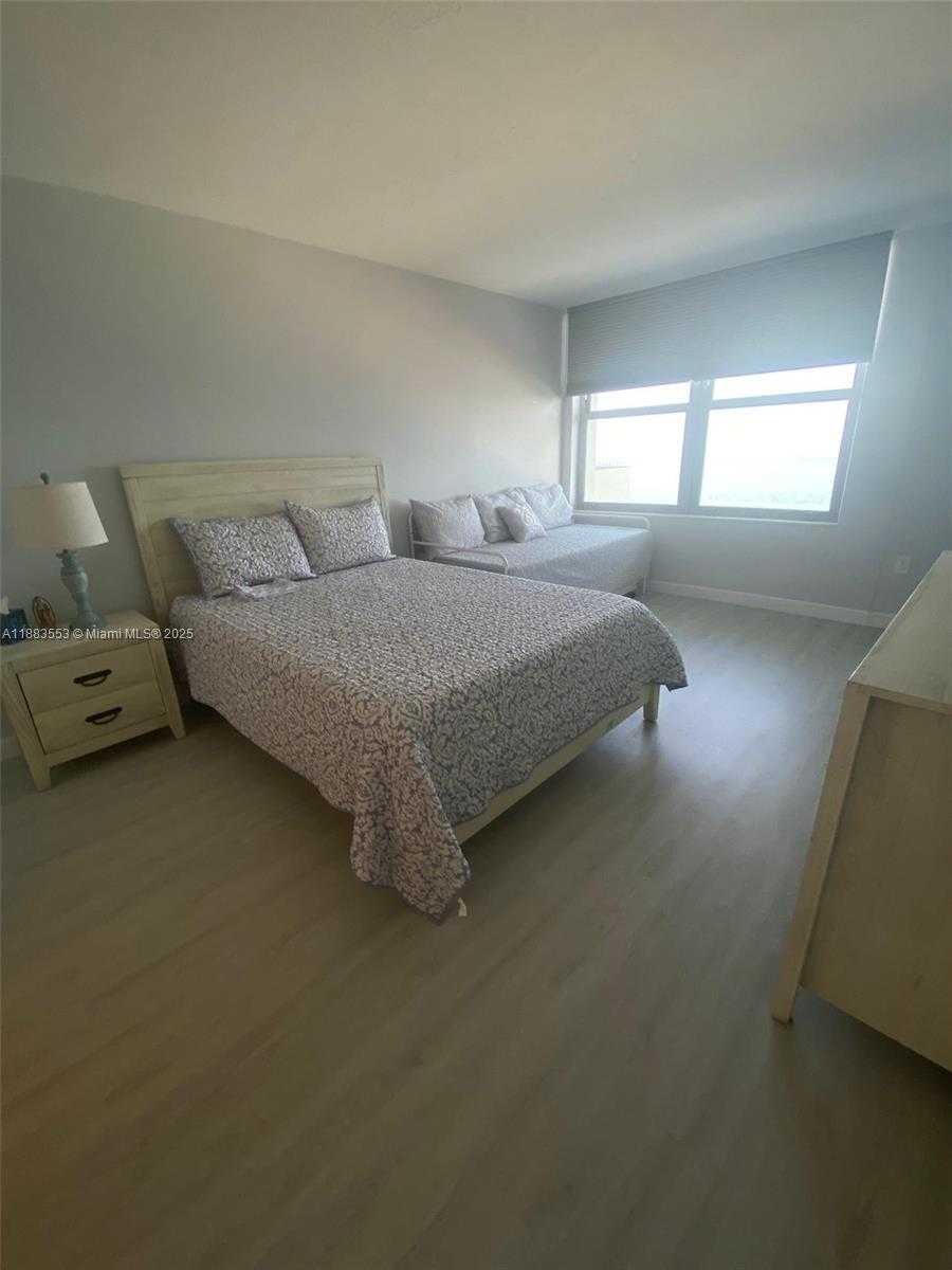Small Image of 2899 COLLINS AVE #1743, Miami Beach Number 7