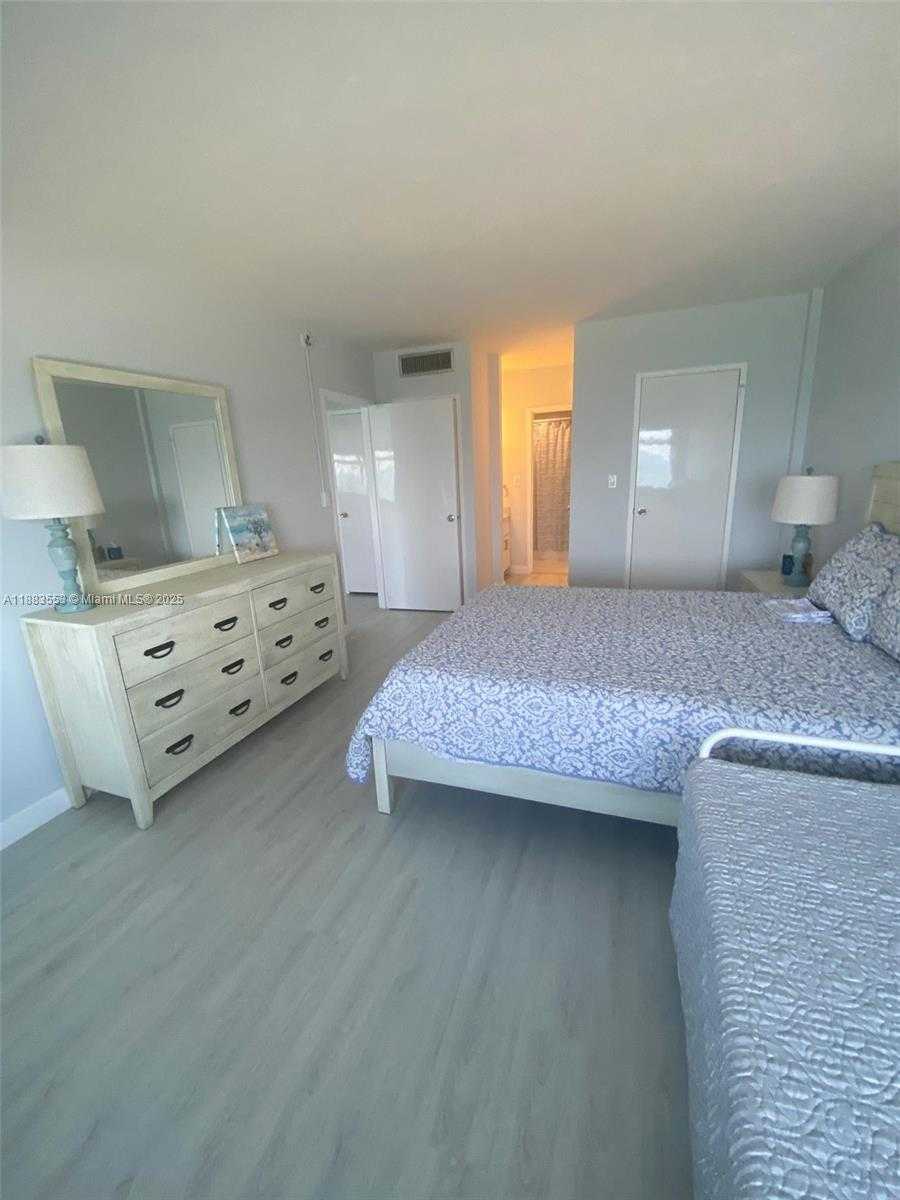 Small Image of 2899 COLLINS AVE #1743, Miami Beach Number 8