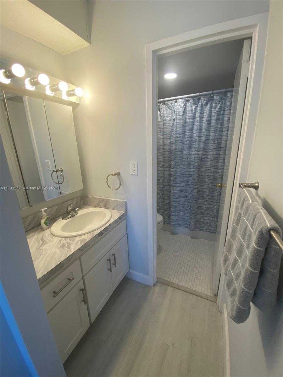 Small Image of 2899 COLLINS AVE #1743, Miami Beach Number 9