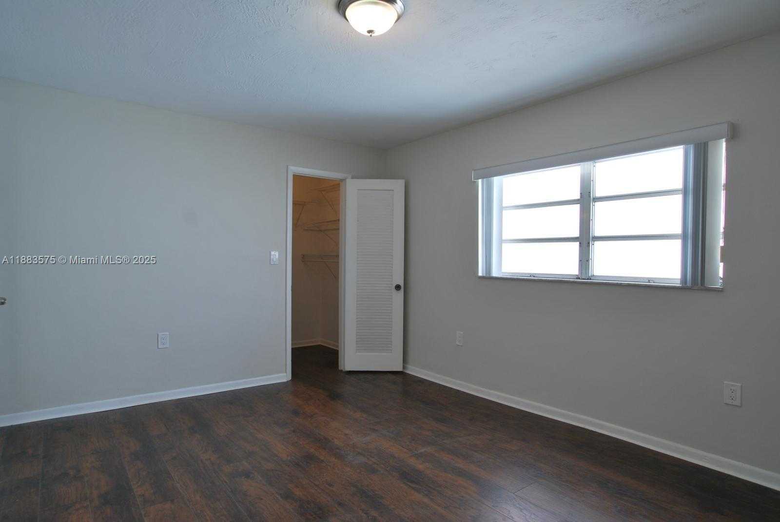 Small Image of 1662 LINCOLN CT #402, Miami Beach Number 12