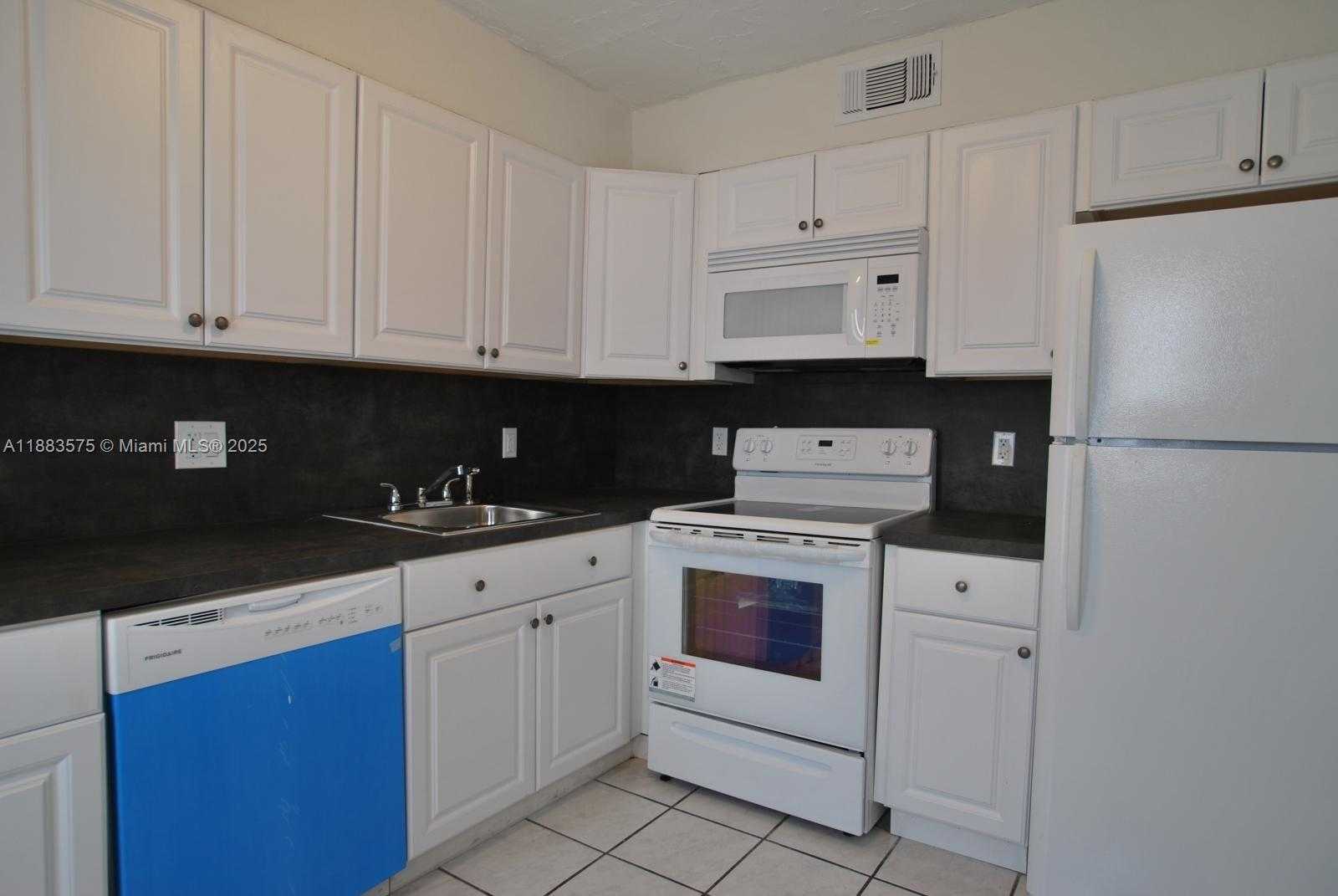 Small Image of 1662 LINCOLN CT #402, Miami Beach Number 13