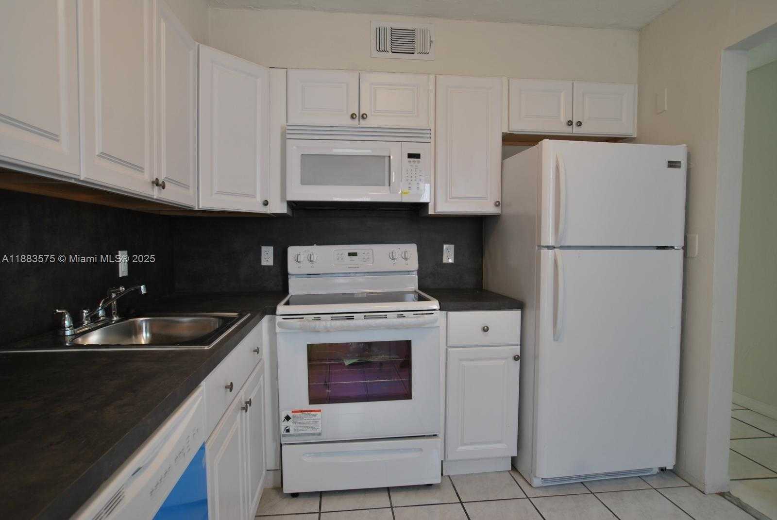 Small Image of 1662 LINCOLN CT #402, Miami Beach Number 15