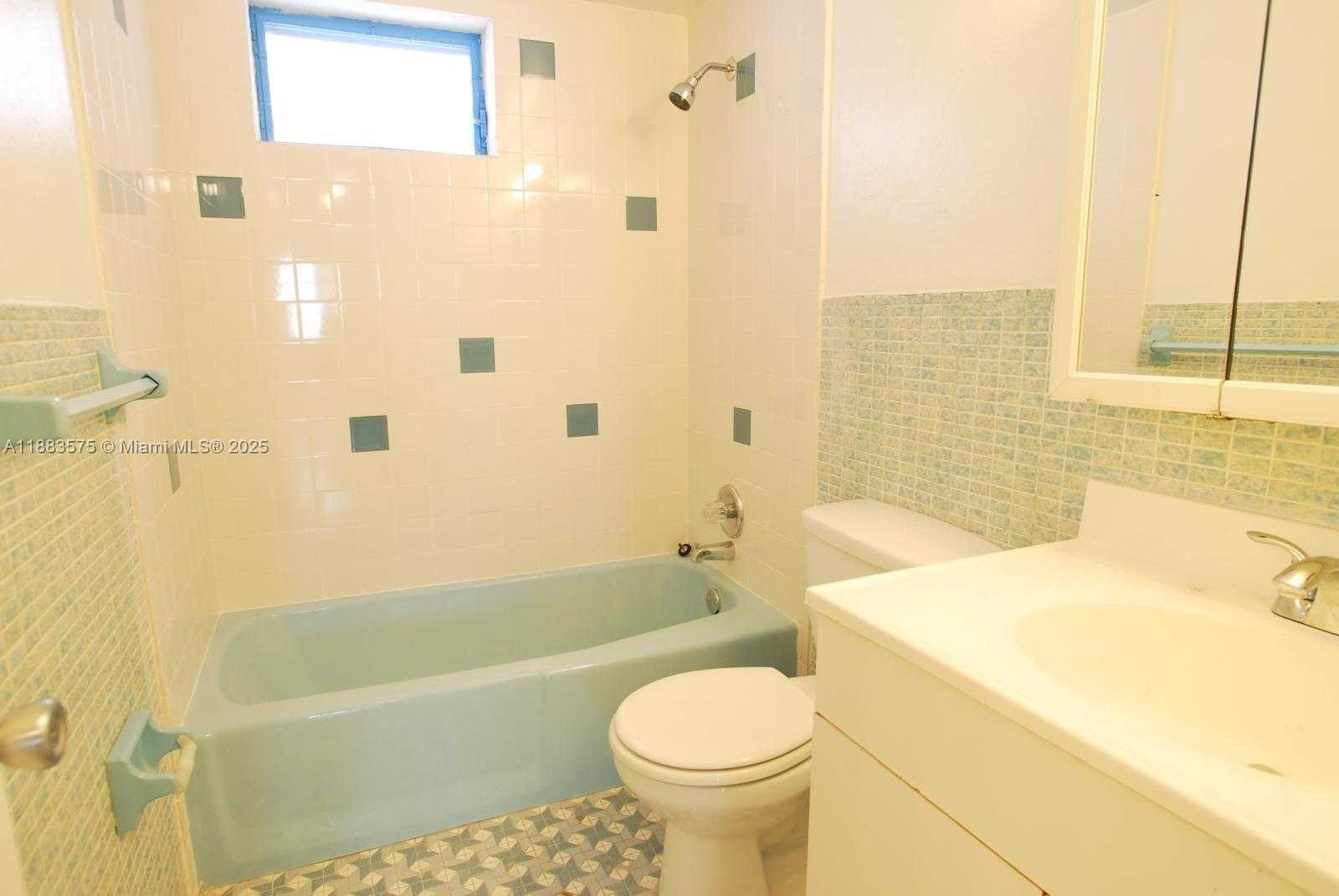 Small Image of 1662 LINCOLN CT #402, Miami Beach Number 17